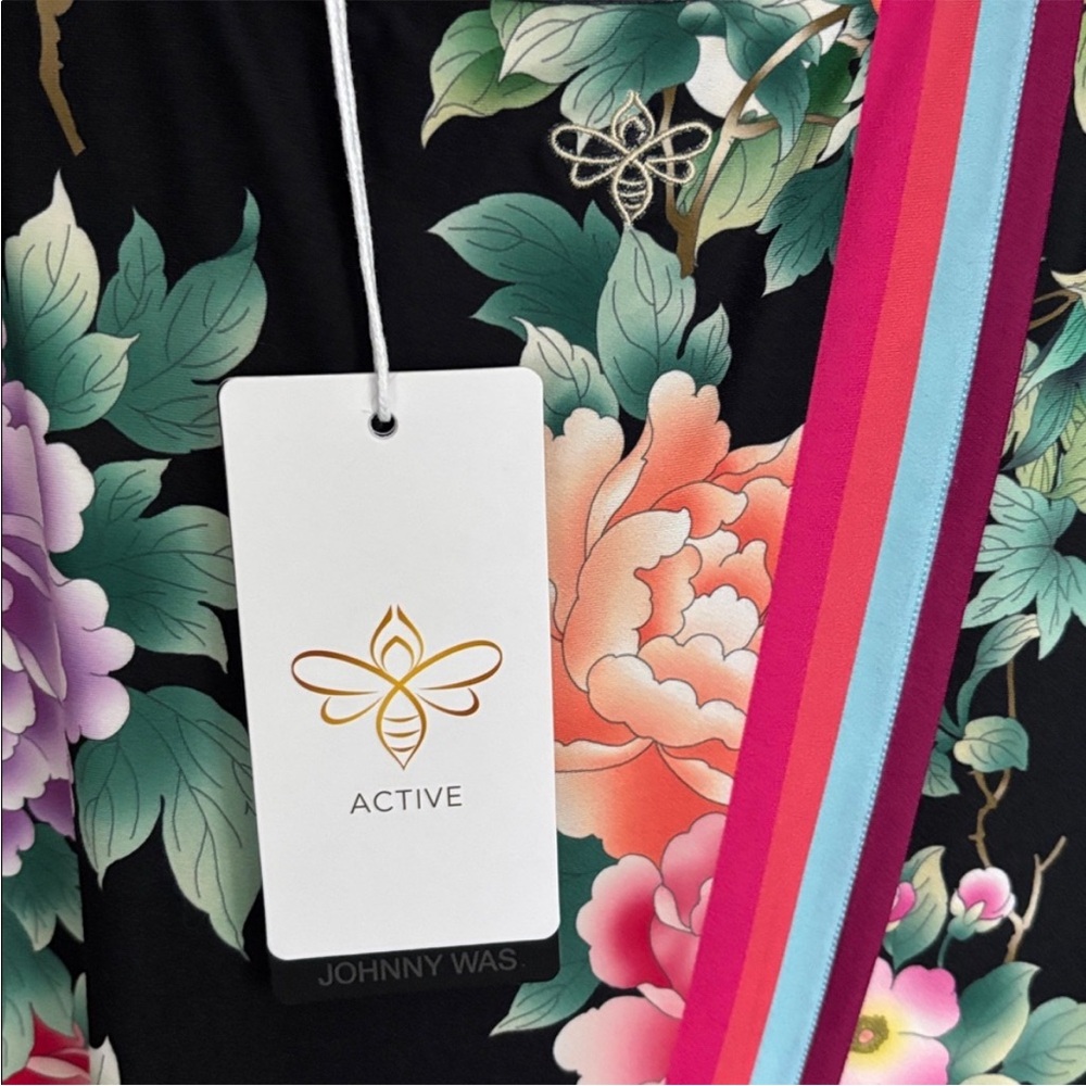 💥 HOT SALE💥 NWT Johnny Was Bee Active Le Jardin Cross Back Tee size XL - Picture 6 of 6